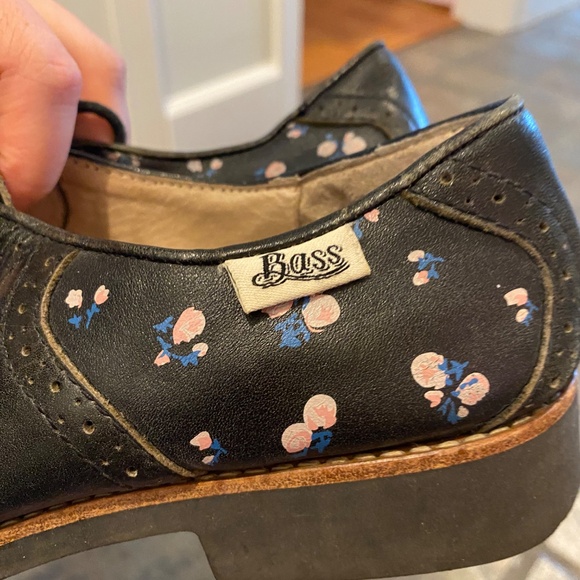 G.H. Bass Floral Oxford Shoes - Picture 4 of 4